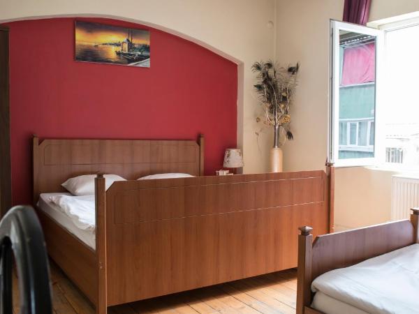 Cheers Midtown Hostel : photo 6 de la chambre chambre quadruple avec salle de bains privative