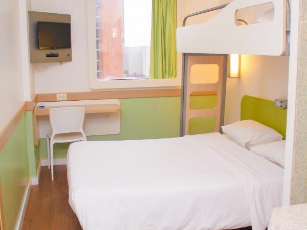 ibis budget Manaus : photo 2 de la chambre standard room with double bed and foldaway bed