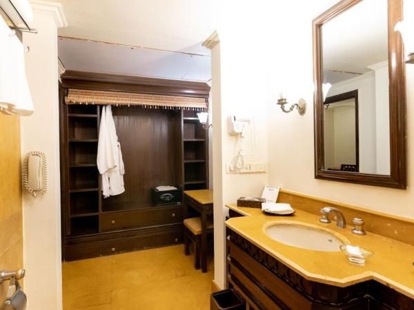 Fort JadhavGADH -A GADH Heritage Hotel : photo 3 de la chambre darbari suite