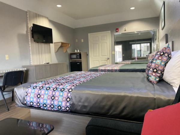 Island Suites Hobby Airport : photo 10 de la chambre suite avec 2 lits queen-size