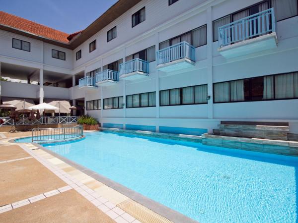 Chom View Hotel, Hua Hin : photo 4 de la chambre chambre double ou lits jumeaux supérieure avec balcon