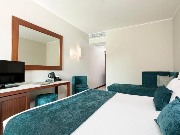 Bellevue Hotel & Resort : photo 2 de la chambre superior triple room with pinewood view sea side