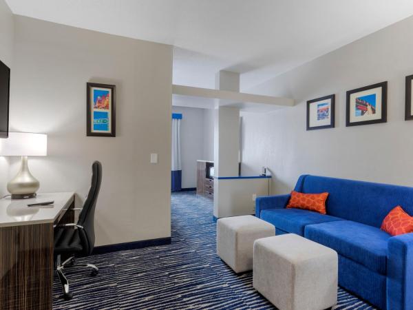 Comfort Inn & Suites : photo 6 de la chambre suite lit king-size - non-fumeurs
