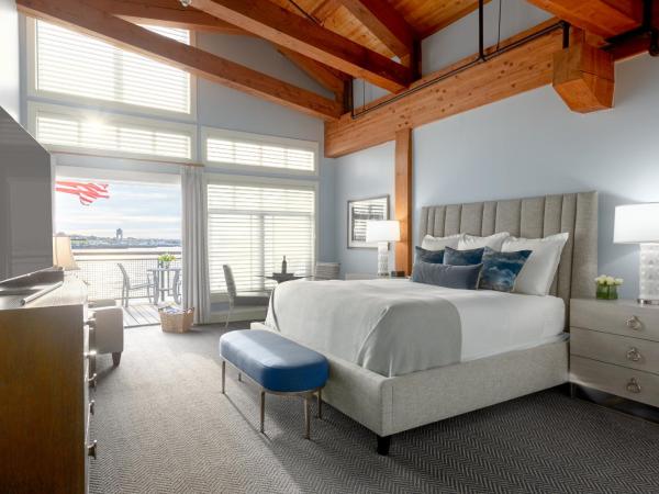 Boston Yacht Haven : photo 5 de la chambre chambre lit king-size supérieure avec balcon
