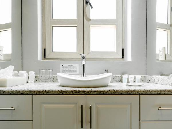 Hotel Casa Once : photo 2 de la chambre suite deluxe avec lit king-size