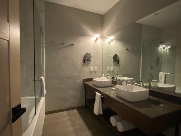 Hotel Casa Once : photo 2 de la chambre suite lit king-size