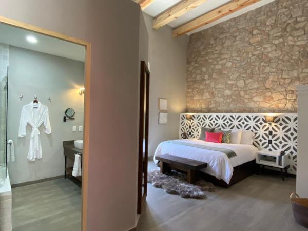 Hotel Casa Once : photo 3 de la chambre suite lit king-size