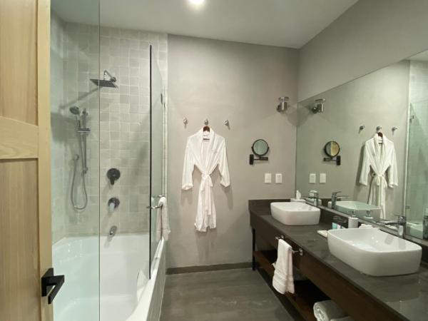 Hotel Casa Once : photo 4 de la chambre suite lit king-size