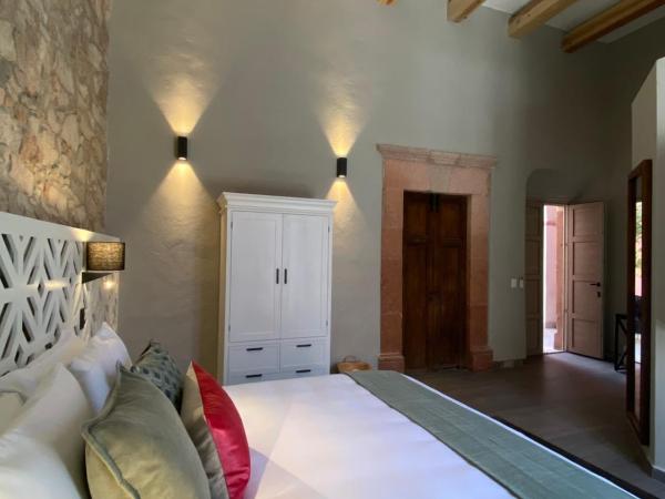 Hotel Casa Once : photo 7 de la chambre suite lit king-size