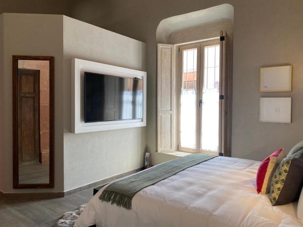 Hotel Casa Once : photo 10 de la chambre suite lit king-size