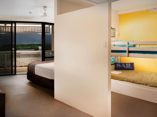 Rydges Esplanade Resort Cairns : photo 5 de la chambre chambre familiale (2 adultes et 2 enfants)