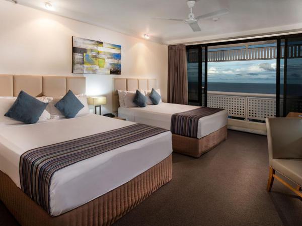 Rydges Esplanade Resort Cairns : photo 6 de la chambre chambre lits jumeaux - vue sur mer