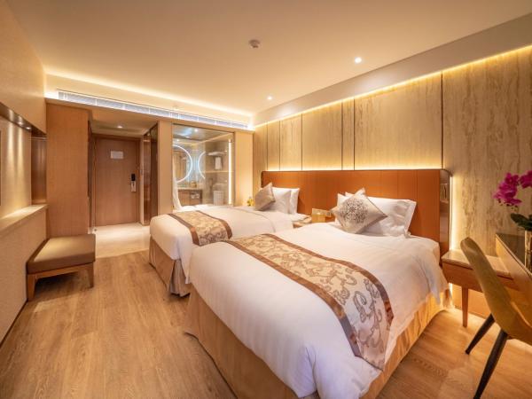 Hotel Golden Dragon : photo 1 de la chambre chambre lits jumeaux - vue sur port
