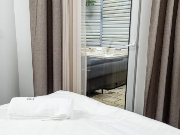 Arena Deluxe & Spa : photo 4 de la chambre suite deluxe avec baignoire spa