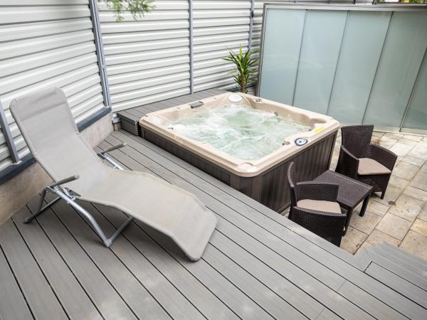 Arena Deluxe & Spa : photo 6 de la chambre suite deluxe avec baignoire spa