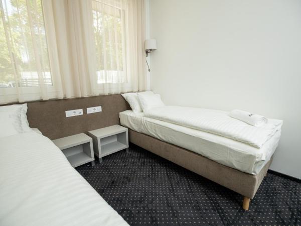 Arena Deluxe & Spa : photo 2 de la chambre chambre lits jumeaux pour personnes à mobilité réduite