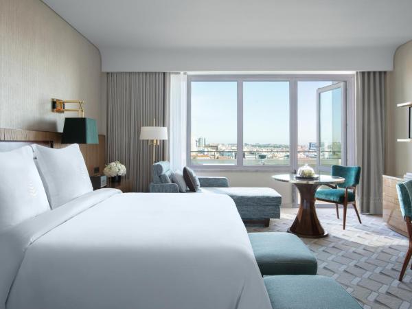 Four Seasons Hotel Ritz Lisbon : photo 1 de la chambre chambre lit king-size premier - vue sur parc