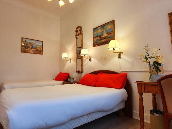 Hôtel Richelieu : photo 8 de la chambre chambre triple avec baignoire