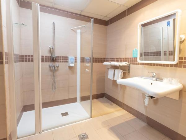 Hotel Alda Zaragoza Independencia : photo 7 de la chambre chambre double ou lits jumeaux supérieure avec terrasse