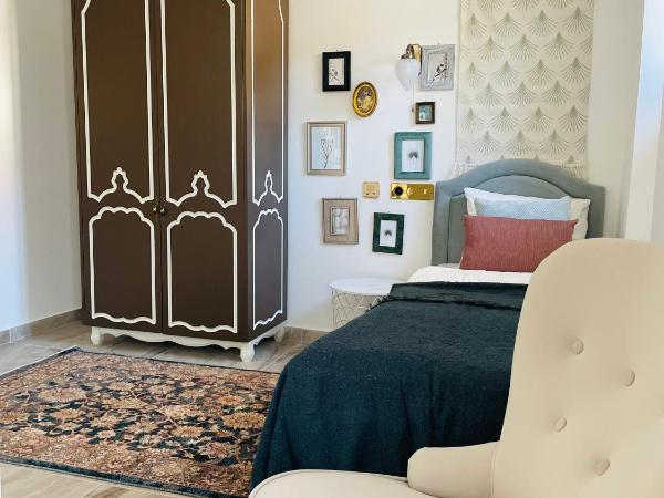 Villabaroque_Eger : photo 5 de la chambre chambre lits jumeaux pour personnes à mobilité réduite