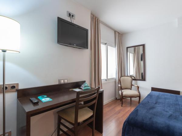 Hotel Alda Zaragoza Independencia : photo 8 de la chambre chambre familiale