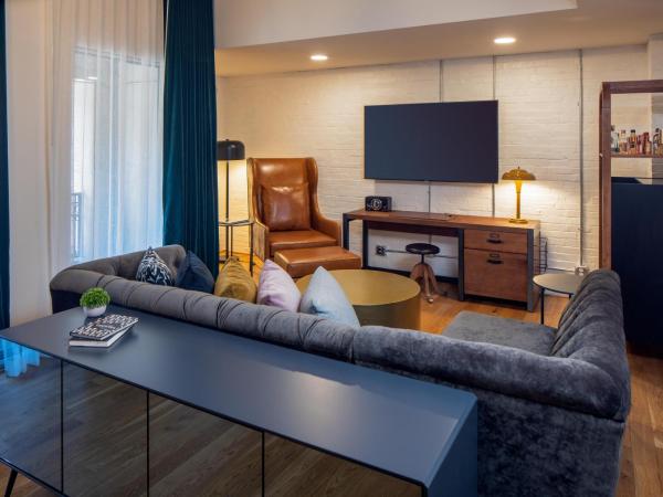 The Last Hotel : photo 2 de la chambre suite governors