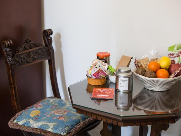 Baldovini Home Stay, Close to the city center : photo 8 de la chambre chambre double - vue sur jardin