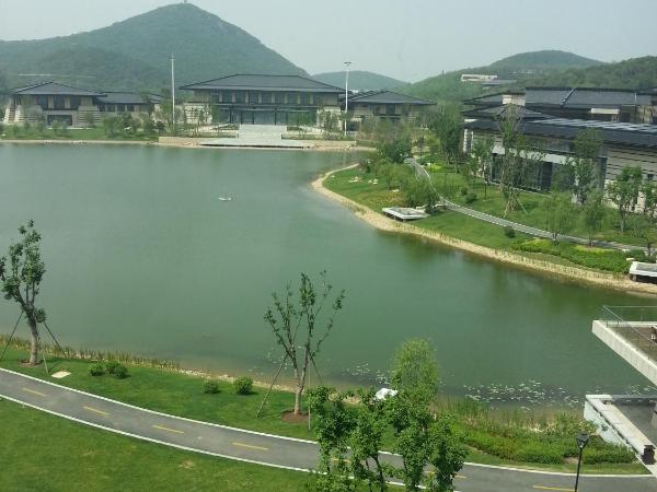 Primus Hotel Qipan Moutain Shenyang : photo 5 de la chambre chambre double ou lits jumeaux deluxe - vue sur lac
