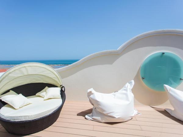 Princier Fine Resort & SPA : photo 8 de la chambre suite lit queen-size avec jacuzzi - vue sur mer