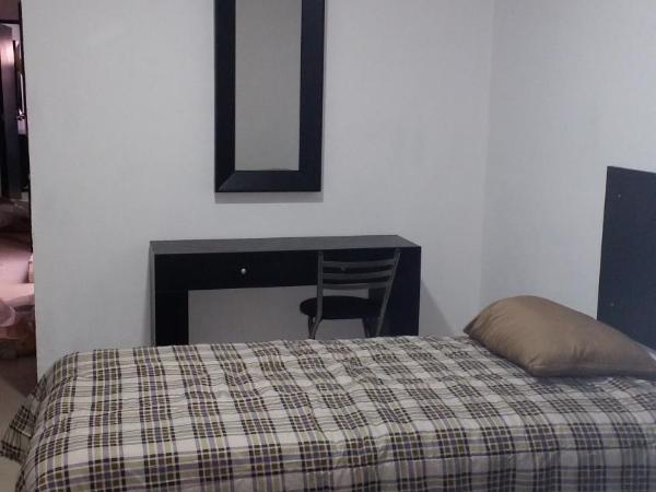 Casa Zona Iteso, Expo, Plaza del Sol, 4 habitaciones 8 huespedes / compartida : photo 1 de la chambre chambre double avec salle de bains privative