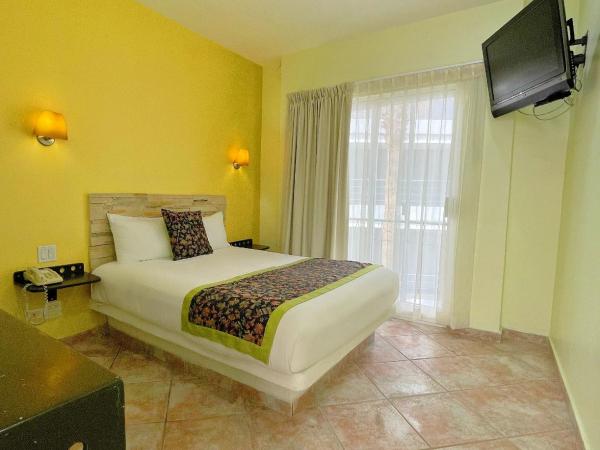 Seven Crown Express & Suites by Kavia : photo 3 de la chambre chambre standard lit queen-size