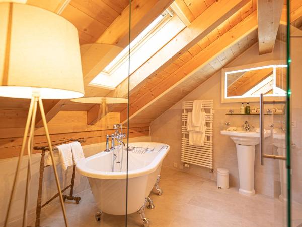 Hotel Alpenrose mit Gourmet-Restaurant Azalée : photo 2 de la chambre  chambre double - vue sur rue