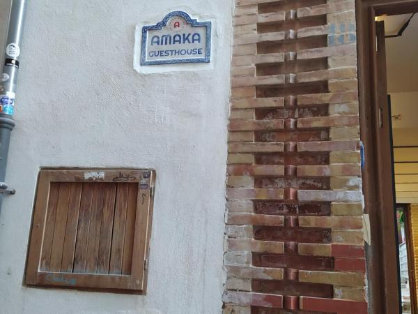 Amaka House : photo 2 de la chambre chambre quadruple Économique avec salle de bains commune