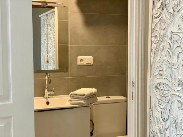 TANG Home-Bordeaux Hyper Centre : photo 9 de la chambre chambre double deluxe avec douche 3