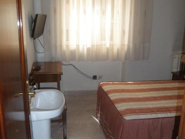 Hostal Los Andes : photo 2 de la chambre chambre simple avec salle de bains commune