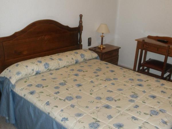 Hostal Los Andes : photo 4 de la chambre chambre double ou lits jumeaux avec salle de bains privative