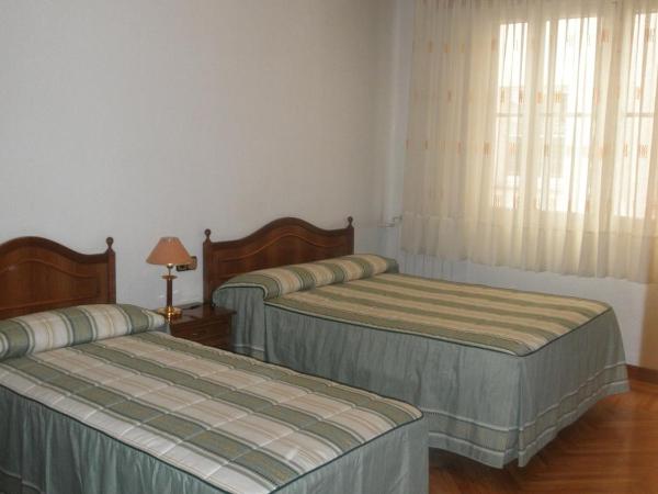 Hostal Los Andes : photo 4 de la chambre chambre double ou lits jumeaux avec lit d'appoint