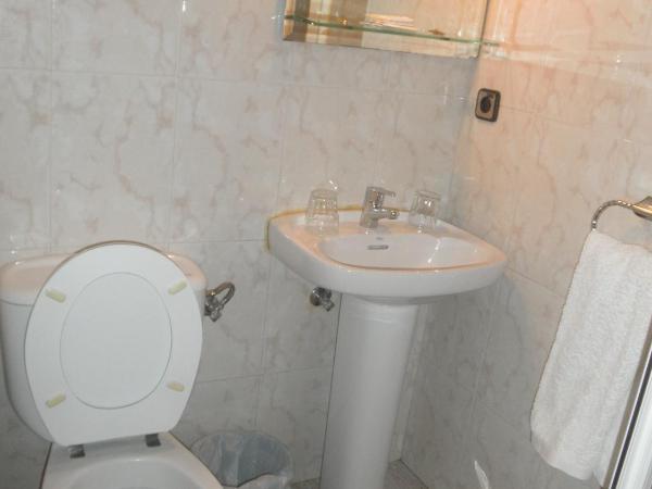 Hostal Los Andes : photo 7 de la chambre chambre double ou lits jumeaux avec lit d'appoint