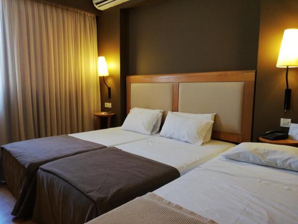 Olympic Hotel : photo 5 de la chambre chambre triple avec lit pliant supplémentaire