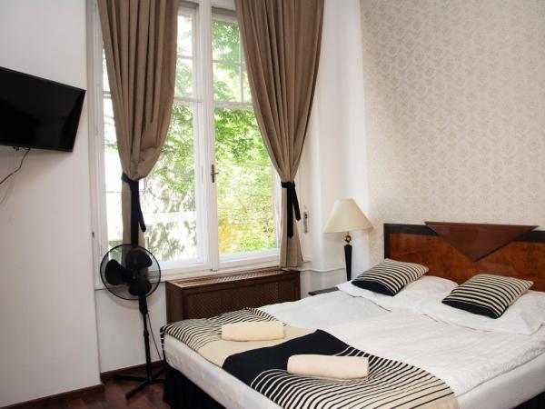 Evergreen Budapest Guest House : photo 4 de la chambre chambre double ou lits jumeaux