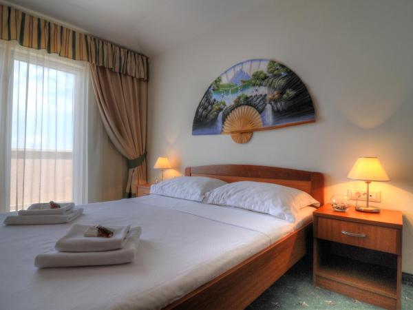 Hotel Rosina : photo 2 de la chambre chambre familiale avec balcon - vue sur mer