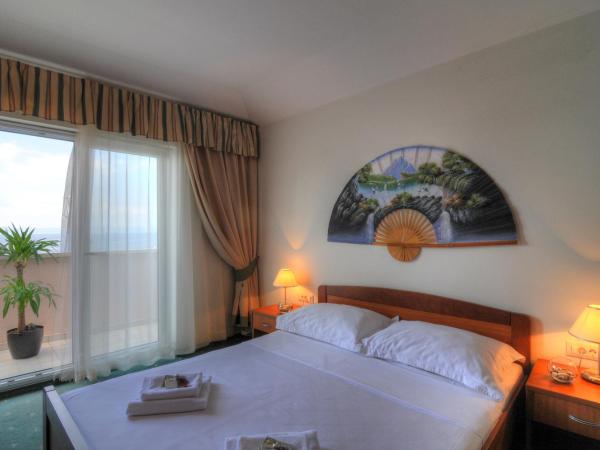 Hotel Rosina : photo 6 de la chambre chambre familiale avec balcon - vue sur mer