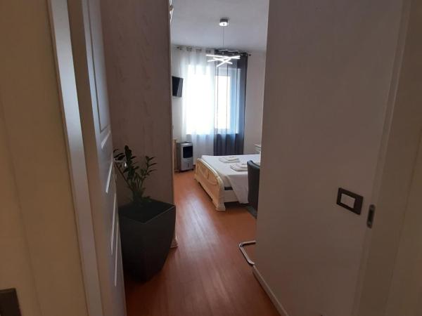 ALESSANDRA'S HOME : photo 4 de la chambre chambre double standard avec salle de bains privative