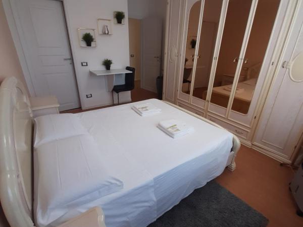 ALESSANDRA'S HOME : photo 3 de la chambre chambre double standard avec salle de bains privative