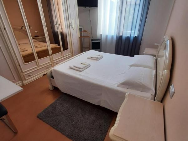 ALESSANDRA'S HOME : photo 2 de la chambre chambre double standard avec salle de bains privative