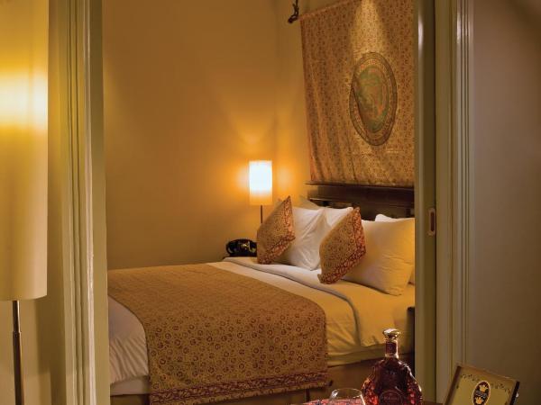 The Phoenix Hotel Yogyakarta - Handwritten Collection : photo 5 de la chambre suite lit king-size legendary