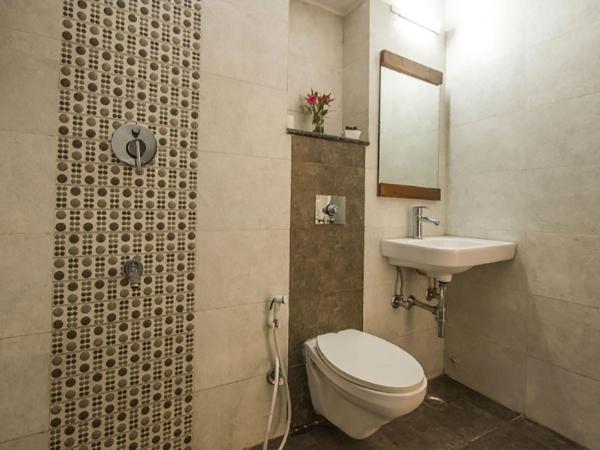 Lakeside Inn Ratanada : photo 8 de la chambre chambre double avec balcon