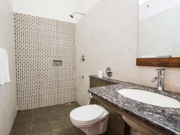 Lakeside Inn Ratanada : photo 8 de la chambre chambre double – vue sur lac