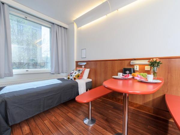 Forenom Aparthotel Tampere : photo 4 de la chambre chambre triple avec 3 lits simples