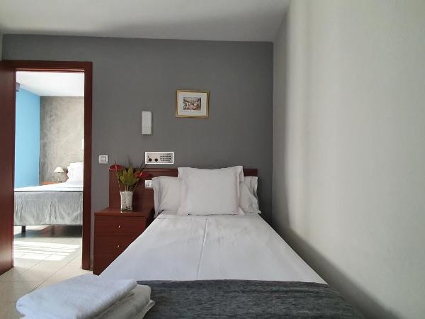 Hotel Les 7 Claus : photo 2 de la chambre chambre double avec lit d'appoint